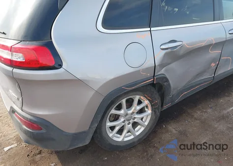 2015 Jeep Cherokee Latitude z USA, uszkodzony, nr VIN 1C4PJMCB4FW570511